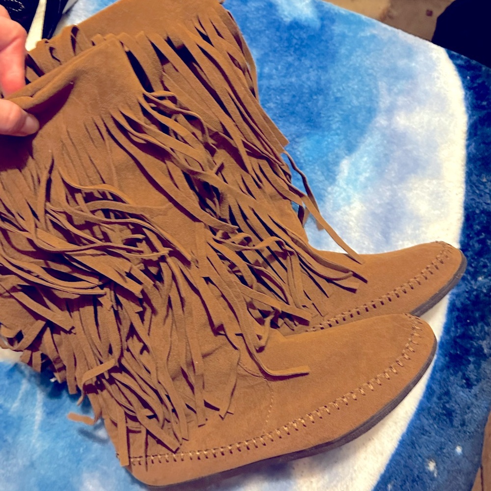 Women’s Rampage Chrisalee fringe boots, size 10.